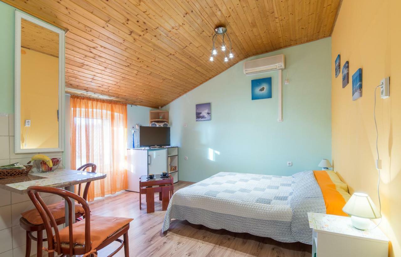 Apartment In Center Пула Екстер'єр фото