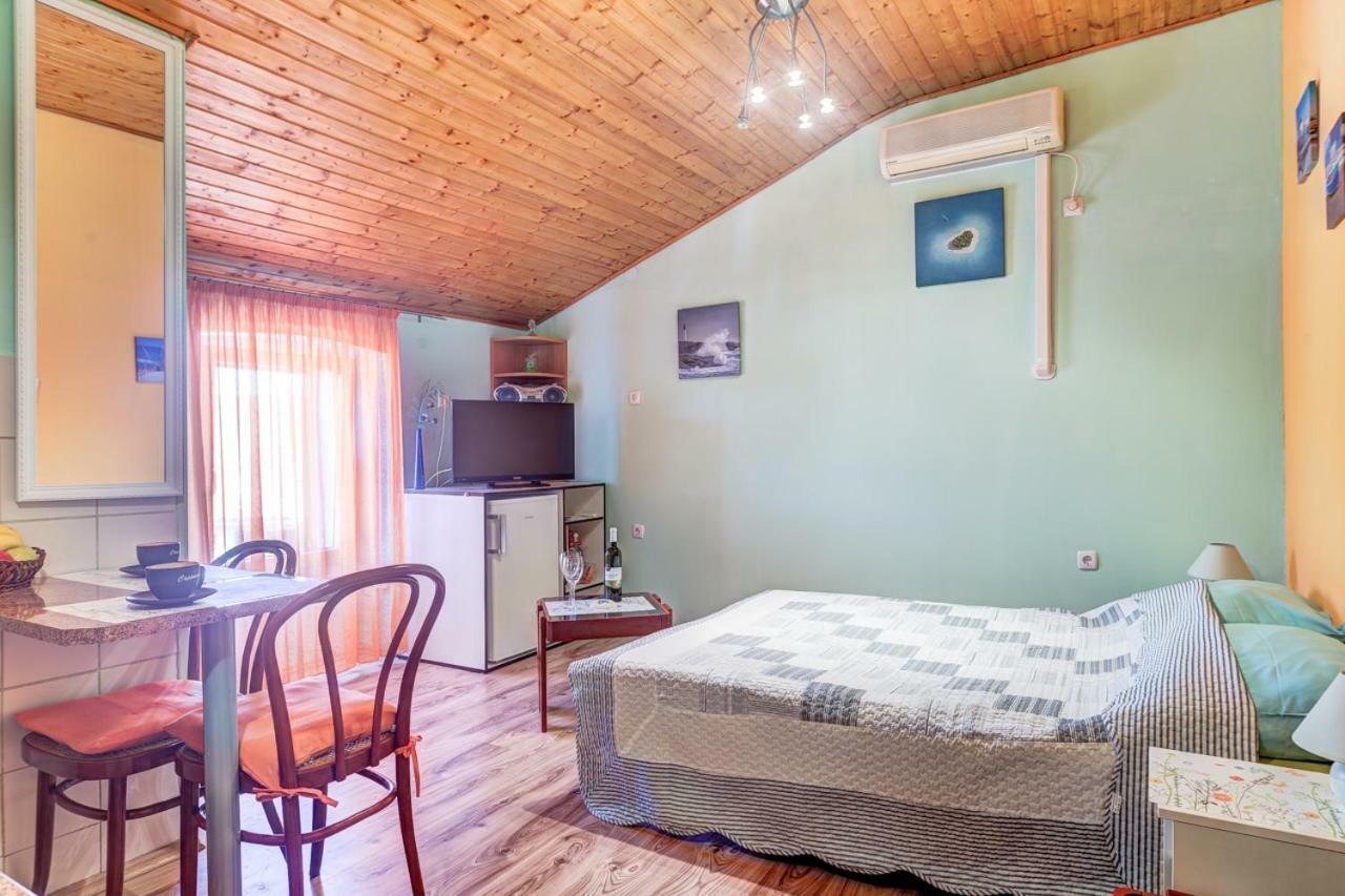 Apartment In Center Пула Екстер'єр фото